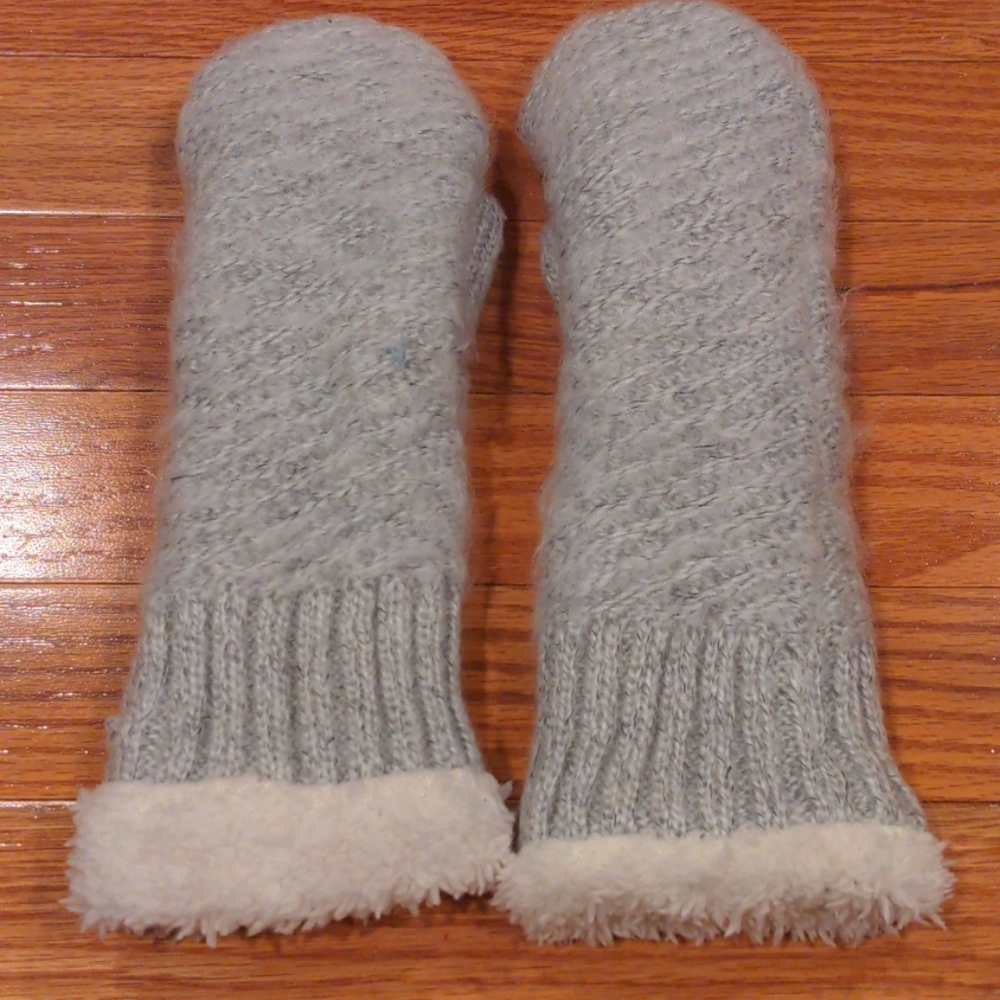 Mittens - Picture 2 of 3